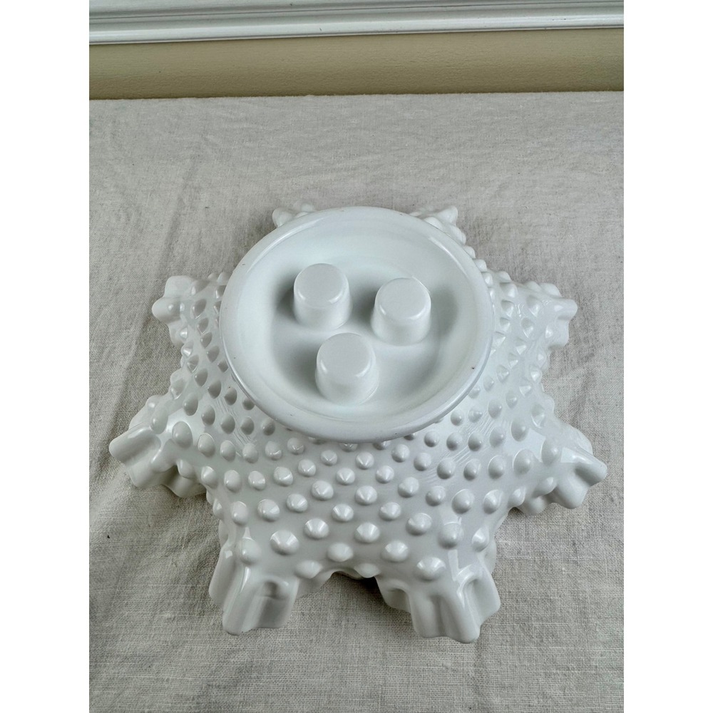 Fenton White Milk Glass Hobnail 3-Horn Epergne Ruffled Centerpiece Vase 4-Piece - Picture 5 of 8